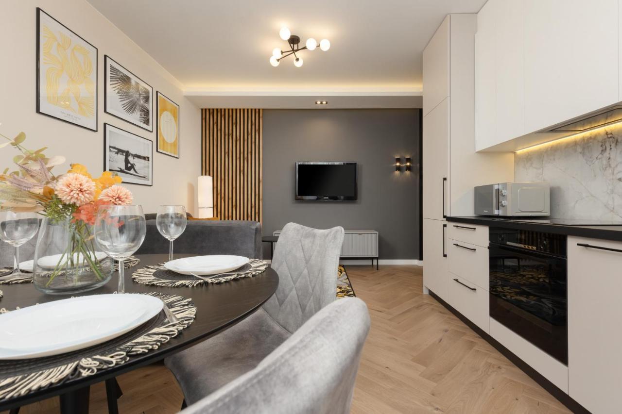 Stunning Family Apartment Ursynow With Parking & Balcony By Noclegi Renters 华沙 外观 照片