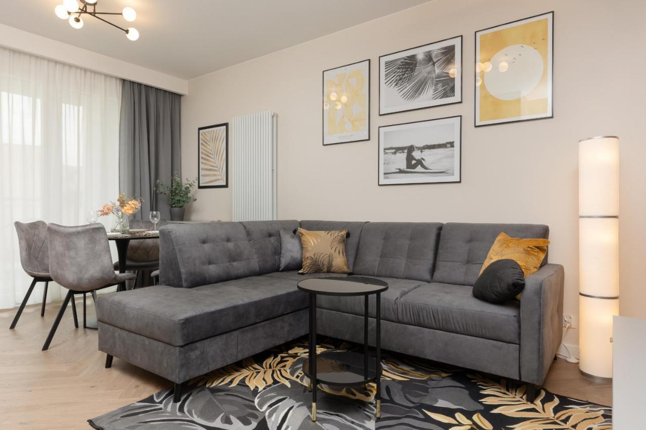 Stunning Family Apartment Ursynow With Parking & Balcony By Noclegi Renters 华沙 外观 照片