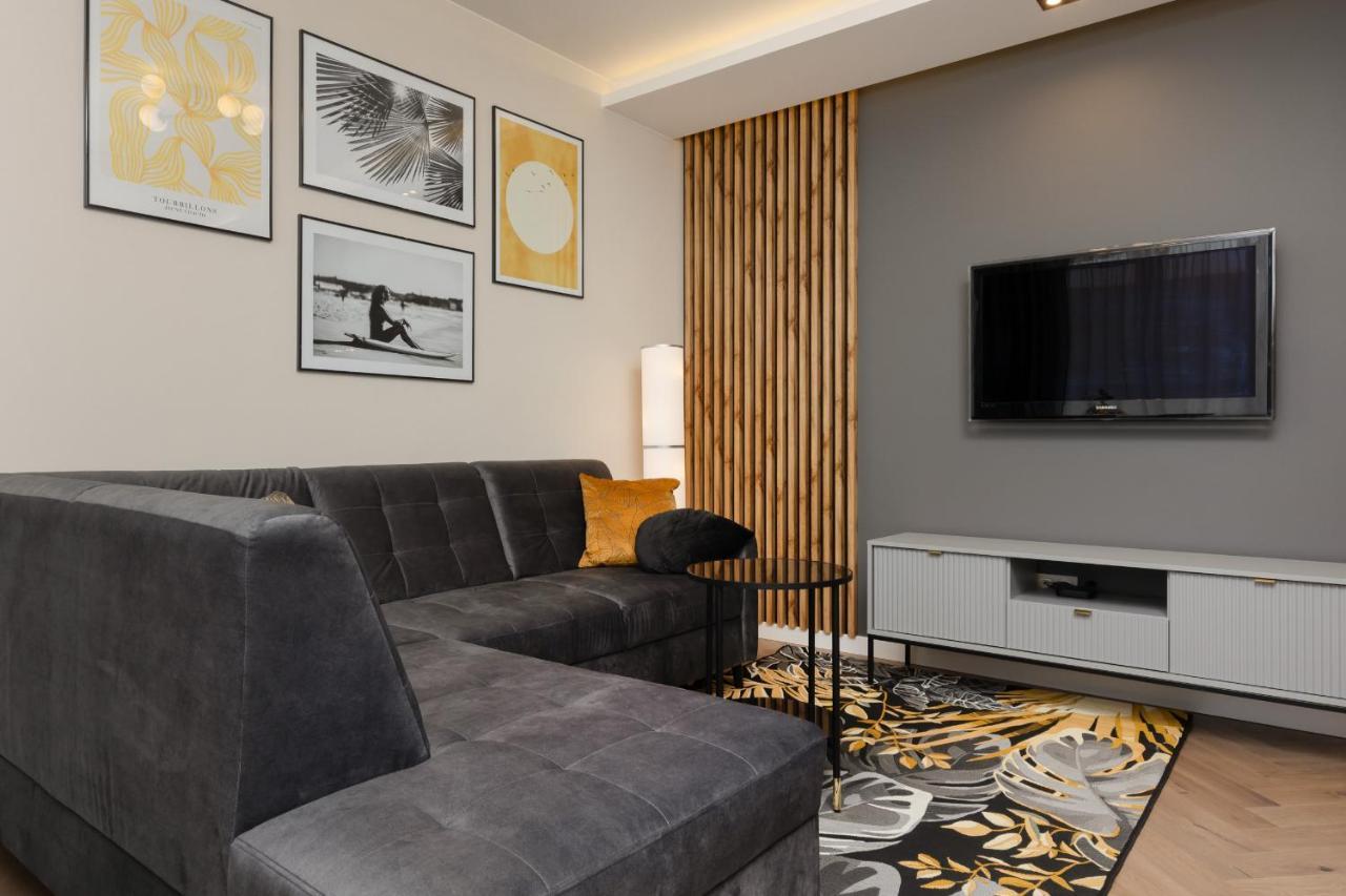 Stunning Family Apartment Ursynow With Parking & Balcony By Noclegi Renters 华沙 外观 照片